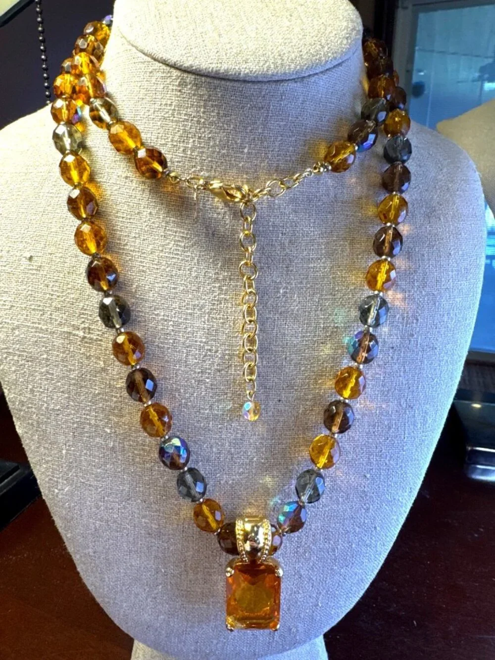 Joan Rivers Faceted Amber Glass Beaded Necklace Gold Tone Pendant Statement